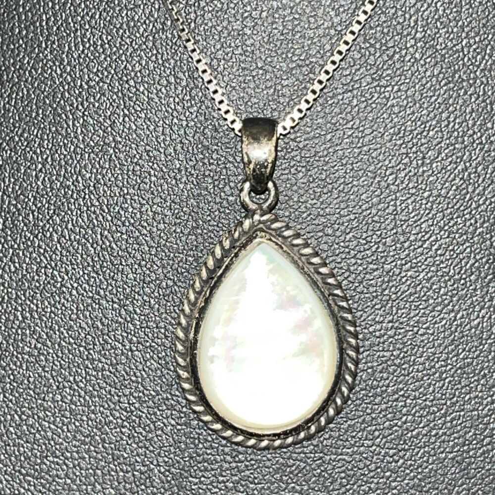 Sterling Silver 925 Mother of Pearl Teardrop Pendant Necklace Box Chain 16” 8 g